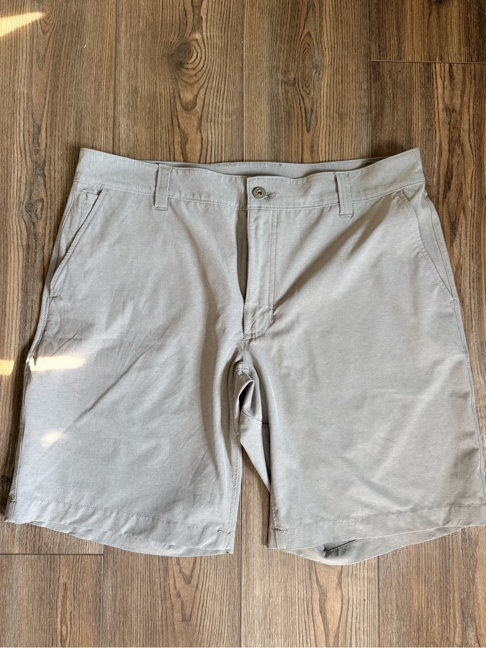Duluth Trading Co Light Gray Flat Front Men's Shorts